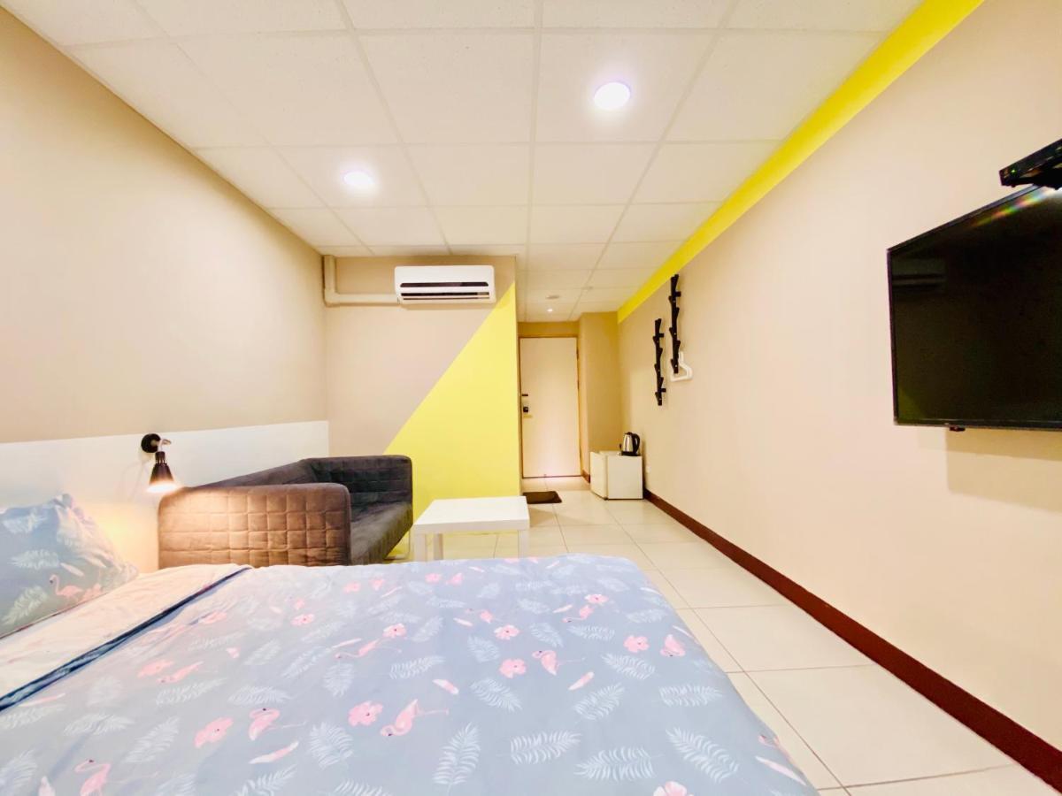 Wei Yang Guest House Tainan Esterno foto